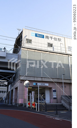 東京メトロ日比谷線の南千住駅 東京メトロ日比谷線の南千住駅 99060223