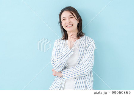 ビューティー 女性 ブルーバック ビューティー 女性 ブルーバック 99060369