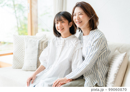 親子　母子　笑顔 99060870