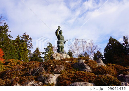 三峯神社　神社　秩父三社　ヤマトタケル　日本武尊像　銅像 99061436