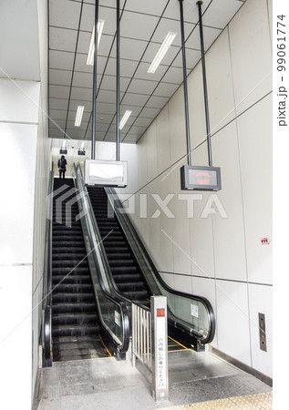 エスカレーター 駅 エスカレーター 駅 99061774