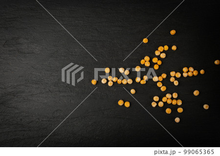 Dry Scattered Yellow Peas on Black Background, Whole Pea Pile, Raw Legume, Protein Source, Healthy Vegan Food 99065365