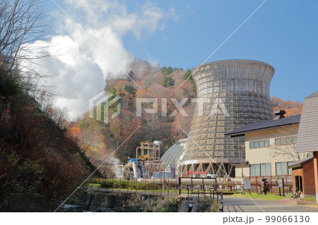 巨大な冷却塔を持つ地熱発電所(松川地熱発電所 岩手県 八幡平市) 巨大な冷却塔を持つ地熱発電所(松川地熱発電所 岩手県 八幡平市) 99066130