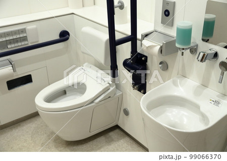 多機能トイレ、多目的トイレ 99066370