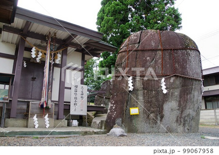 岩手のパワースポット 岩手県盛岡市の三ツ石神社の奇岩 岩手のパワースポット 岩手県盛岡市の三ツ石神社の奇岩 99067958