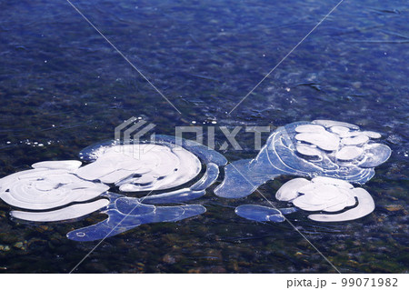 神秘的な現象 ”アイスバルブ” 北海道 神秘的な現象 ”アイスバルブ” 北海道 99071982