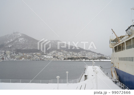 雪景色の函館山 99072666