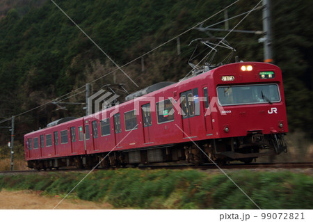 ［J］霜取りパンタグラフを上げて走行する播但線103系電車（ワンマン2両編成：電化区間） 99072821
