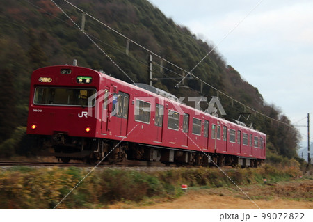 ［J］霜取りパンタグラフを上げて走行する播但線103系電車（ワンマン2両編成：電化区間） 99072822