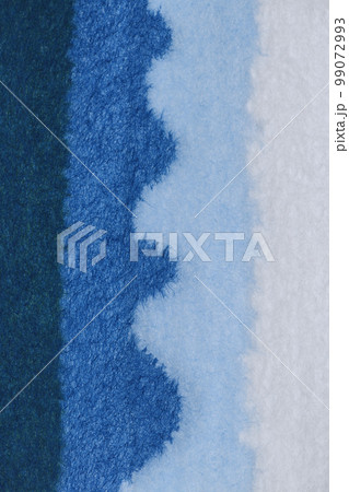 和紙による波打ち際イメージの背景素材 99072993