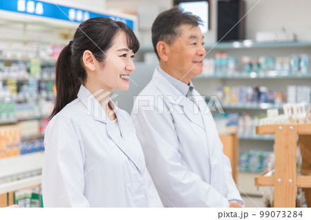 薬局・病院・ドラッグストアで働く薬剤師(処方箋・薬・サプリメント) 薬局・病院・ドラッグストアで働く薬剤師(処方箋・薬・サプリメント) 99073284