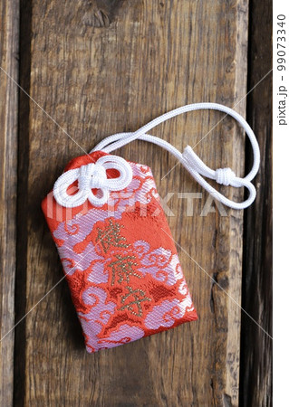 日本のお守り 赤い布の健康守 日本のお守り 赤い布の健康守 99073340