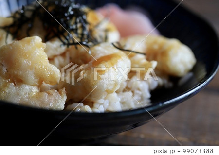 小海老の天ぷらで作った天丼 99073388