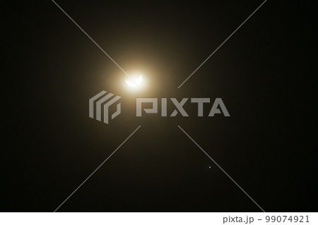 北杜市白州町、月齢4.3の月と木星の接近 99074921