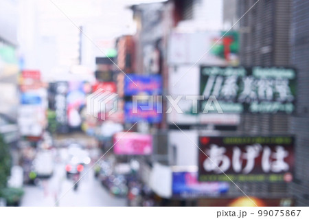 バンコク、タニヤの風景（Defocused Photo of Thaniya in Bangkok） 99075867