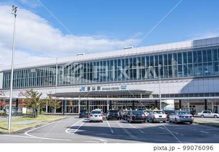 富山県富山市 晴天のJR富山駅南口 富山県富山市 晴天のJR富山駅南口 99076096