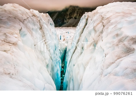 Franz Josef Glacier in Southern Alps, New Zealand South Island 99076261