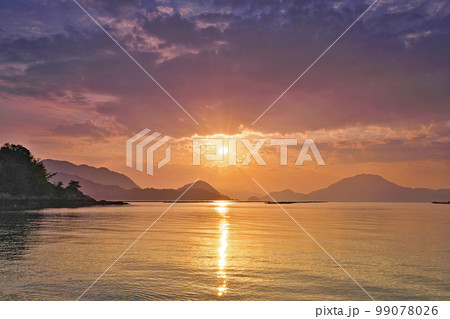 【台海水浴場 (夕景)】 愛媛県今治市大三島町台 【台海水浴場 (夕景)】 愛媛県今治市大三島町台 99078026