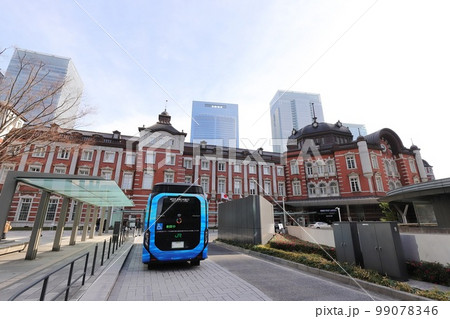 東京 千代田区 東京駅前に停車中のJR竹芝水素シャトルバス 東京 千代田区 東京駅前に停車中のJR竹芝水素シャトルバス 99078346