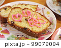 かわいい顔のパウンドケーキ 99079094