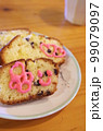 かわいい顔のパウンドケーキ 99079097