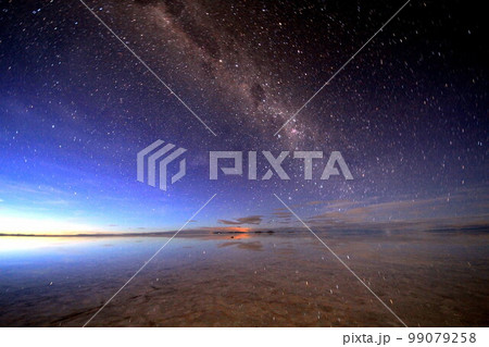 ウユニ塩湖  99079258