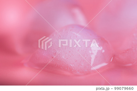 ぶつぶつとした氷の結晶 99079660