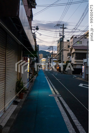 JR須磨駅周辺の道路風景 99080475