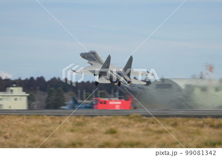 インド空軍スホーイSu-30MKI離陸 99081342