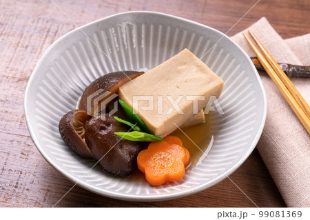 高野豆腐の煮物 高野豆腐の煮物 99081369