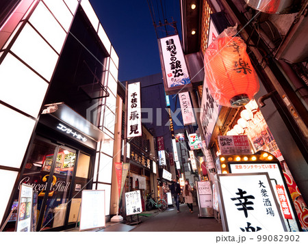 北千住 夕暮れの飲み屋横丁 東京都 北千住 夕暮れの飲み屋横丁 東京都 99082902