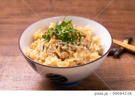 ツナとしょうがの炊き込みご飯 99084238