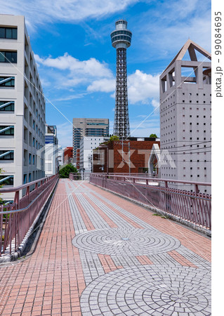 山下公園と港の見える丘公園を結ぶフランス橋 99084695