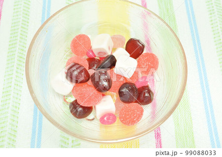 イチゴ味のグミ 99088033