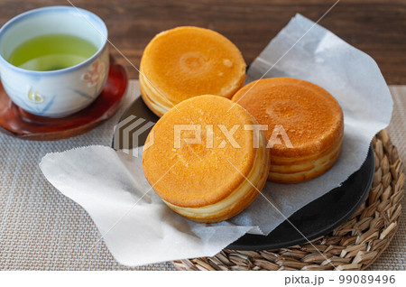 お茶と回転饅頭 お茶と回転饅頭 99089496
