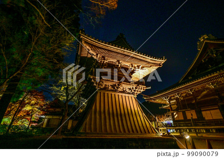 【滋賀・坂本】西教寺の参道通り抜けもみじのトンネル、彩り艶やかなライトアップが素敵でした 【滋賀・坂本】西教寺の参道通り抜けもみじのトンネル、彩り艶やかなライトアップが素敵でした 99090079
