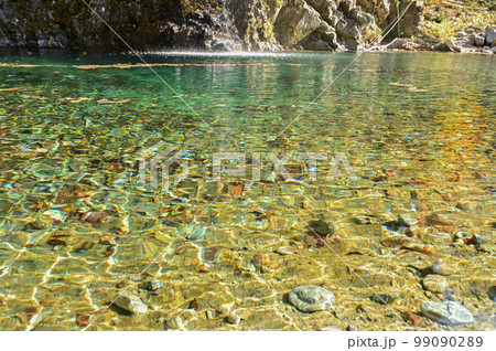 【岐阜】透明度の高い付知川や付知峡がエメラルドグリーンに輝きとても美しく心癒される、岩魚も美味しい 99090289