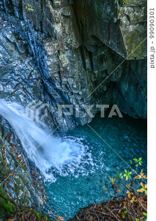 【岐阜】透明度の高い付知川や付知峡がエメラルドグリーンに輝きとても美しく心癒される、岩魚も美味しい 99090301