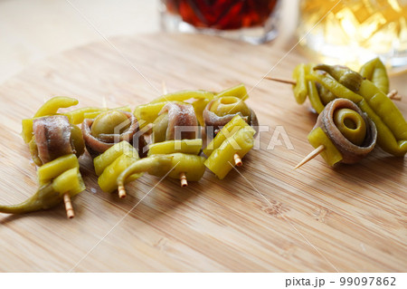 ギルダ スペイン バスク地方の定番ピンチョス ギルダ スペイン バスク地方の定番ピンチョス 99097862