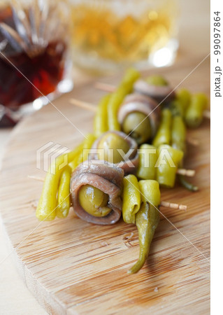 ギルダ スペイン バスク地方の定番ピンチョス  ギルダ スペイン バスク地方の定番ピンチョス  99097864