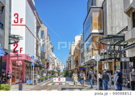 横浜の都市風景　横浜元町ショッピングストリート 99098852