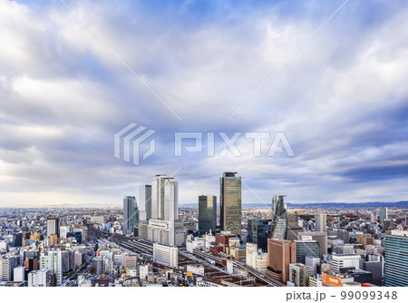 名駅地区高層ビル群を見る市街地風景 名駅地区高層ビル群を見る市街地風景 99099348