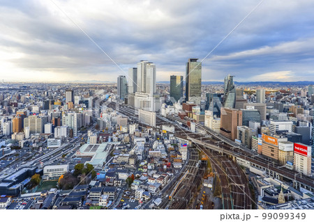 名駅地区高層ビル群を見る市街地風景 名駅地区高層ビル群を見る市街地風景 99099349