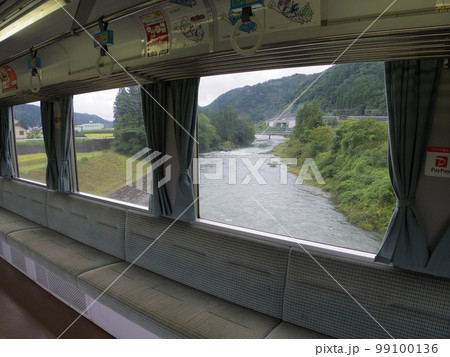 長良川鉄道 車内から清流を望む 長良川鉄道 車内から清流を望む 99100136
