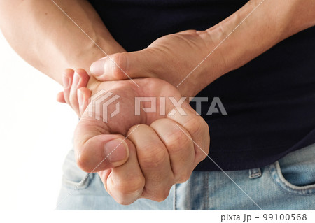 Hands of computer users have pain and injury to the fingers. From Syndrome Syndrome .Health and Physical Concepts Hands of computer users have pain and injury to the fingers. From Syndrome Syndrome .Health and Physical Concepts 99100568
