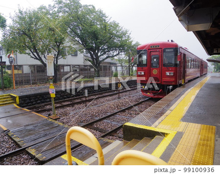 長良川鉄道 関駅 観光列車ながら「森号」 長良川鉄道 関駅 観光列車ながら「森号」 99100936