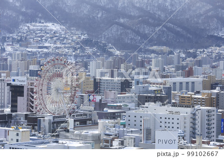 北海道・札幌 観覧車のある札幌の冬の街並み(さっぽろテレビ塔から狸小路方面の眺め) 北海道・札幌 観覧車のある札幌の冬の街並み(さっぽろテレビ塔から狸小路方面の眺め) 99102667
