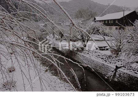 くんま水車の里の雪景色 くんま水車の里の雪景色 99103673