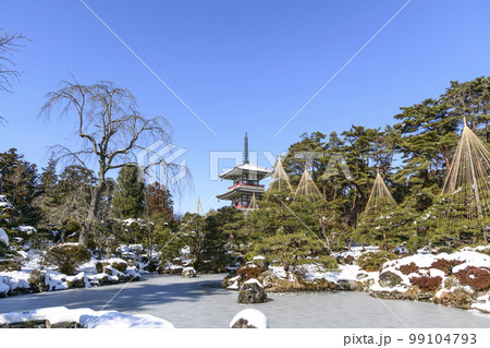 仙台　雪の輪王寺庭園 99104793