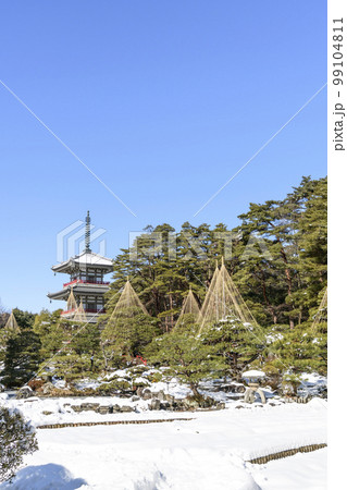仙台　雪の輪王寺庭園 99104811